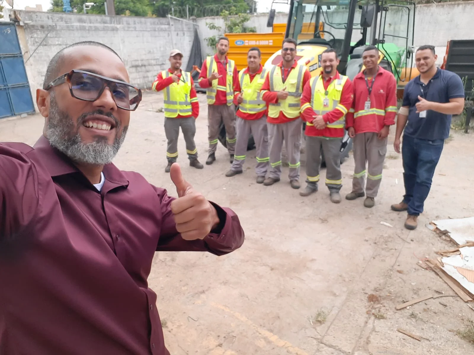 JML reunida com equipe operacional durante atividade em campo