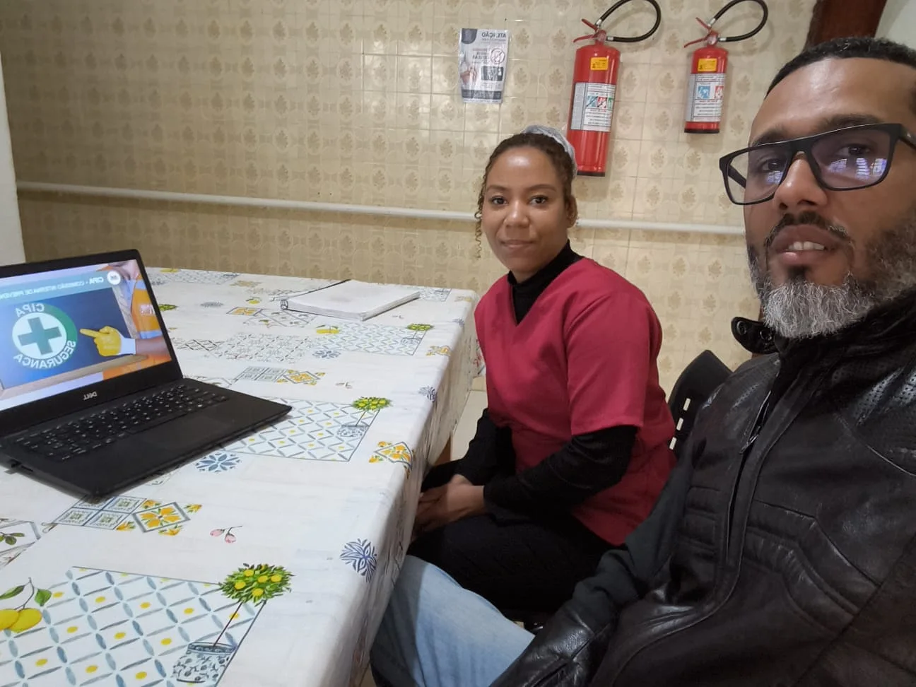 Profissionais da JML em planejamento técnico de riscos e segurança